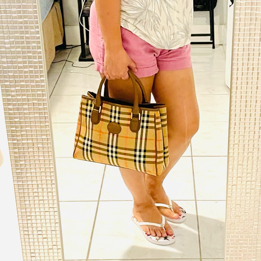 ❌❌SOLD❌❌AUTHENTIC BURBERRY HAND BAG